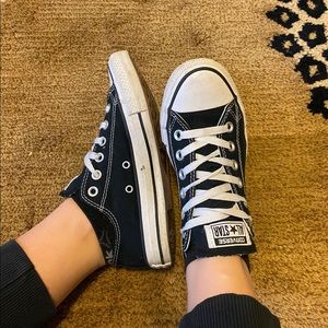 Black low top converse